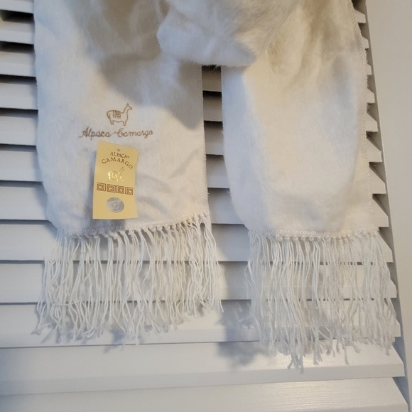 ALPACA CAMARGO NWT Long Tasseled Scarf. - Picture 10 of 10